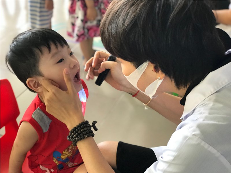 Trường Mầm non Ngọc Thụy tổ chức khám sức khỏe lần 1 năm học 2018 – 2019 cho học sinh.